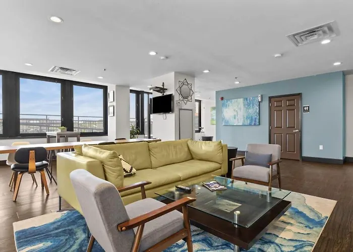 Sleek 2br Downtown Retreat With Gym Apartment *