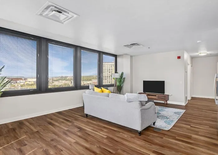 Sleek 2br Downtown Retreat With Gym Apartment Pittsburgh