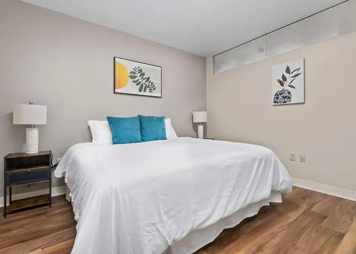 Sleek 2br Downtown Retreat With Gym