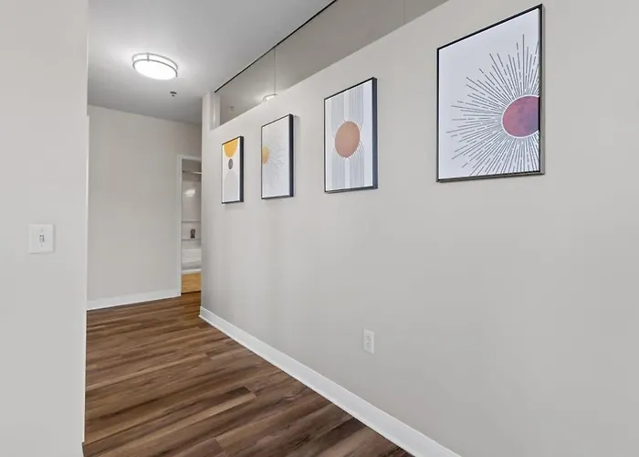 Sleek 2br Downtown Retreat With Gym Apartment *