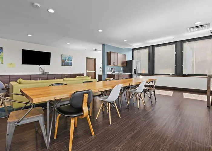Sleek 2br Downtown Retreat With Gym Apartment