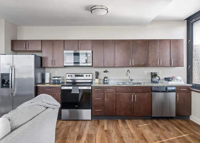 Sleek 2br Downtown Retreat With Gym