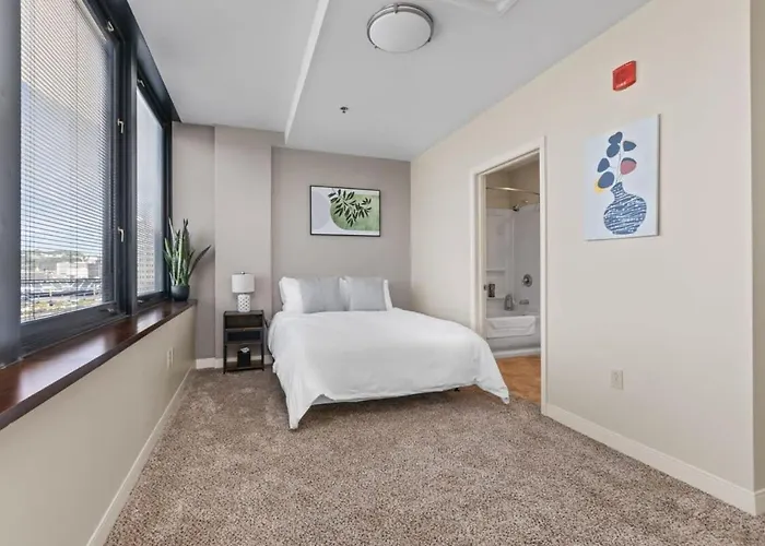 Sleek 2br Downtown Retreat With Gym Apartment Pittsburgh