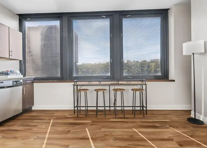 Sleek 2br Downtown Retreat With Gym Apartment