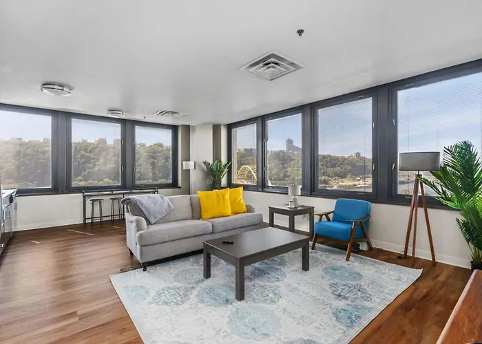 Apartment Sleek 2br Downtown Retreat With Gym *