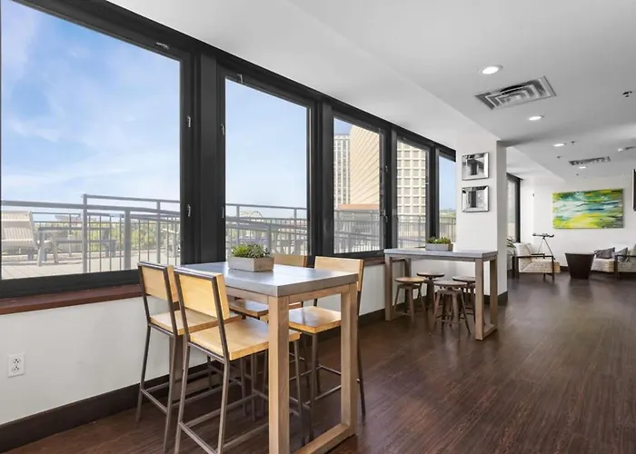Sleek 2br Downtown Retreat With Gym *