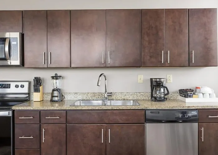 Sleek 2br Downtown Retreat With Gym Apartment *
