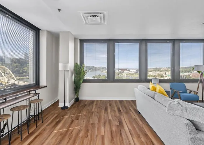 Sleek 2br Downtown Retreat With Gym Apartment *