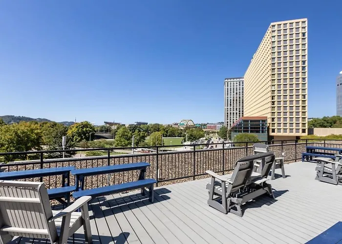Sleek 2br Downtown Retreat With Gym